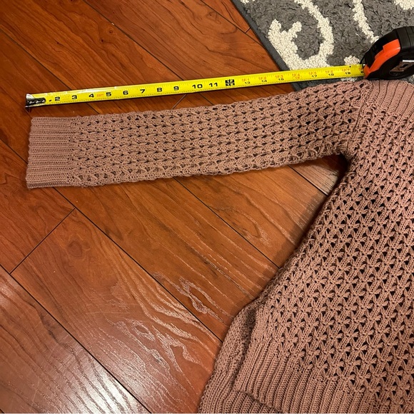 ✨Charlotte Russe mauve pink cold shoulder sweater Size S - Picture 8 of 11